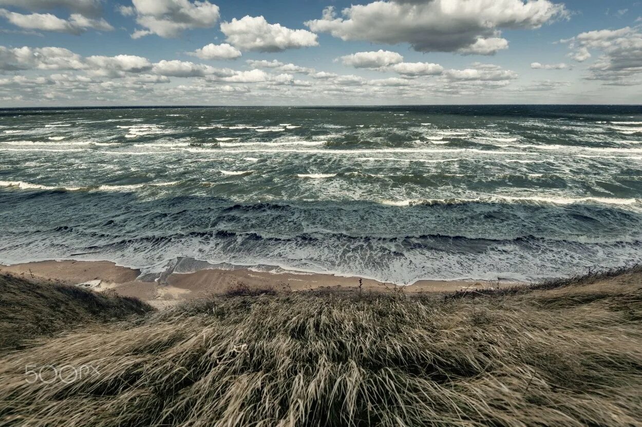 Моря атлантического океана азовское. Пляж Кучугуры Азовское море. Ветровые Нагоны Азовское море. Азовское море волны. Азовское море ландшафт.