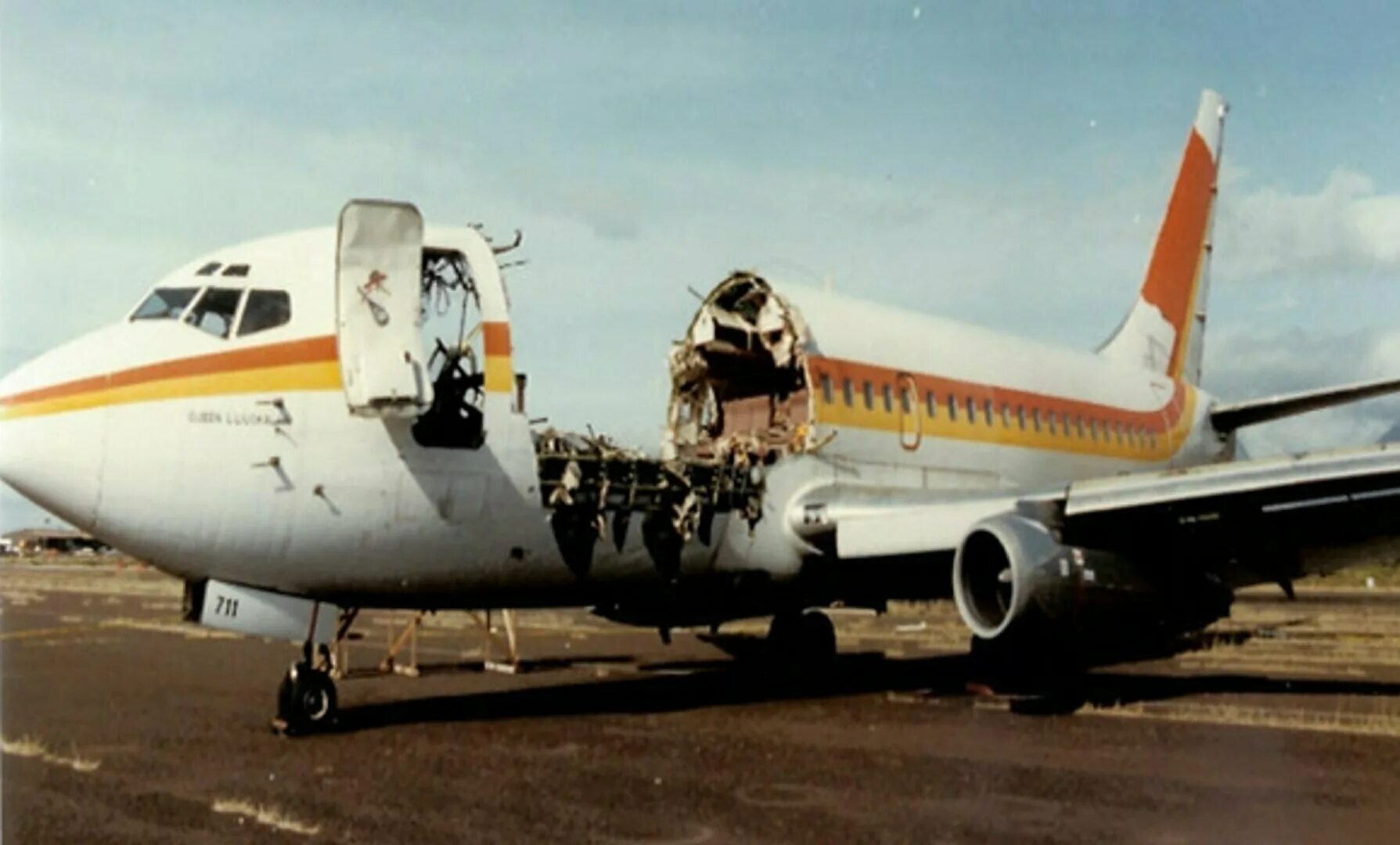 Aloha Airlines катастрофа 1988. Рейс 243 АЛОХА Эрлайнз. Boeing 737, 28 апреля 1988 года. Разгерметизация самолета Боинг 737. Разгерметизация случаи