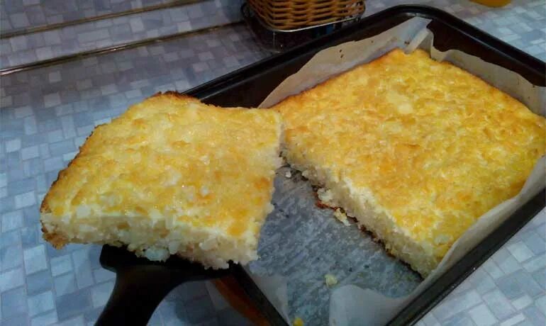 творожно-рисовая запеканка в духовке. рисово-творожная запеканка с яблоками. рисовая запеканка. рис с творогом в духовке. запеканка в формочках.