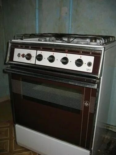 Газовая плита ссср газоаппарат 4 конфорки вес. Газовая плита электра 1986 года. Газовая плита старая советская. Плита газовая 3х конфорочная ссср. Вес газовой плиты гефест 4 конфорки.