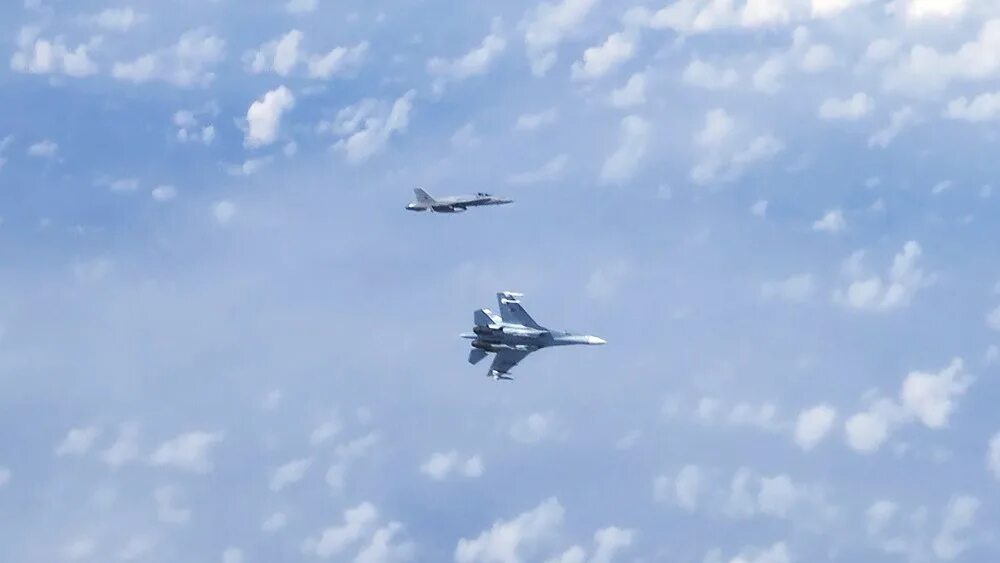 над анапой летают истребители