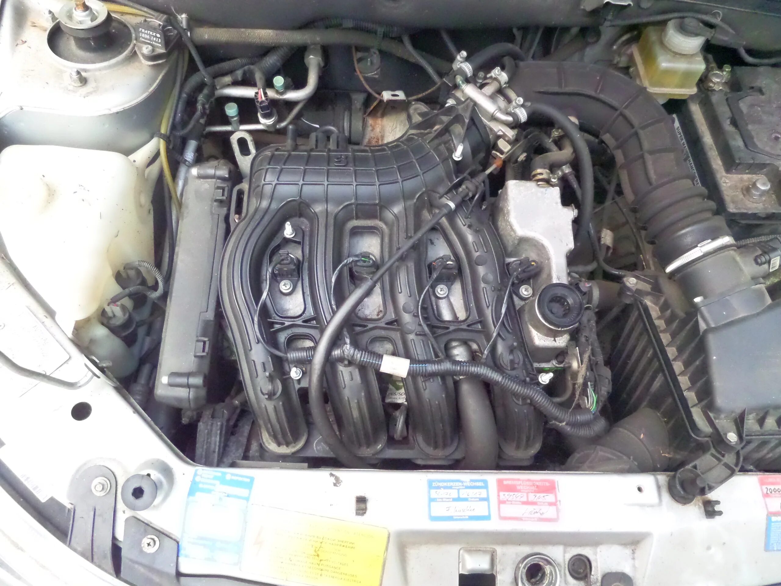 Hyundai elantra xd подкапотное пространство. Двигатель ваз 1119. 4 16 клапанов. Двигатель ваз 1119. Двигатель ваз 1117.