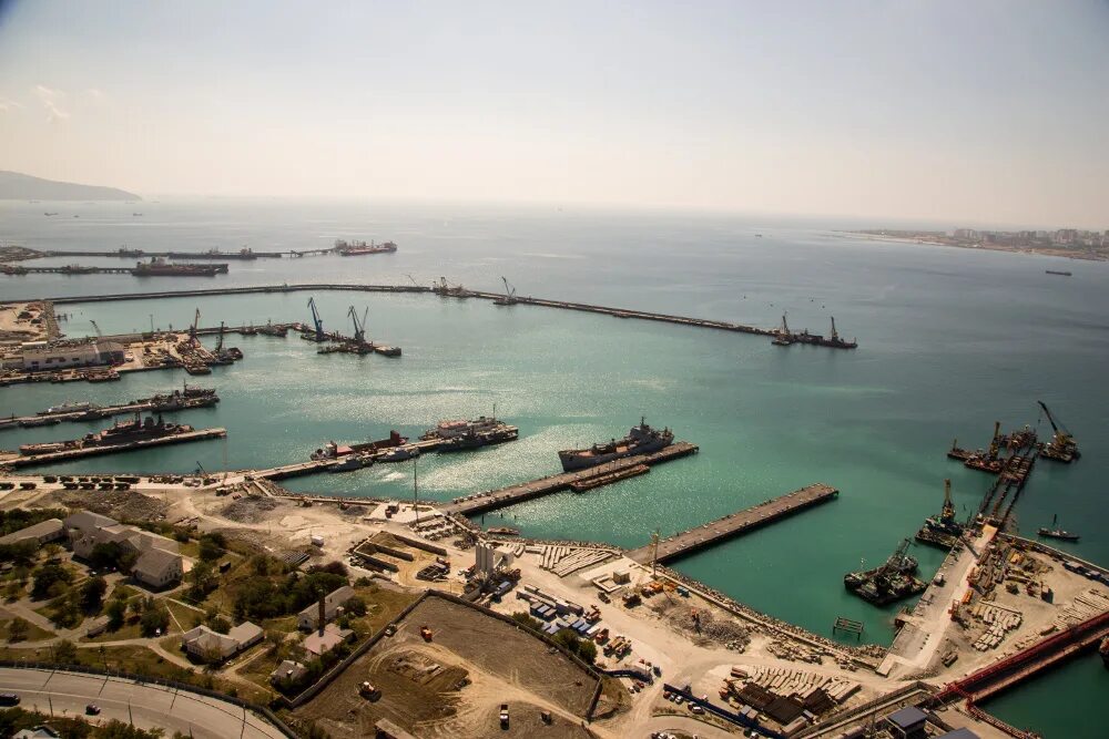 Порт в каспийске. Порт в каспийске. Дагестан махачкалинский порт. Бендер-энзели. Военный порт махачкала.