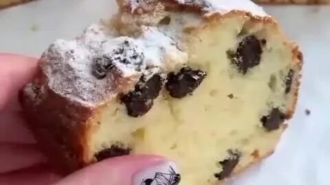 Нежный творожный кекс с изюмом