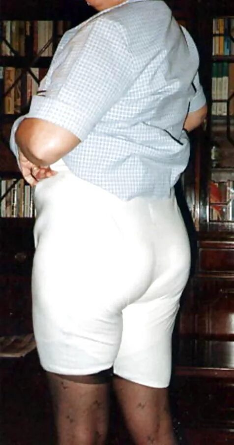 толстые женщины в панталонах. бабушки в панталонах с начесом. пьяные в панталонах. толстые женщины впантолонах. бабушки в панталонах с начесом.