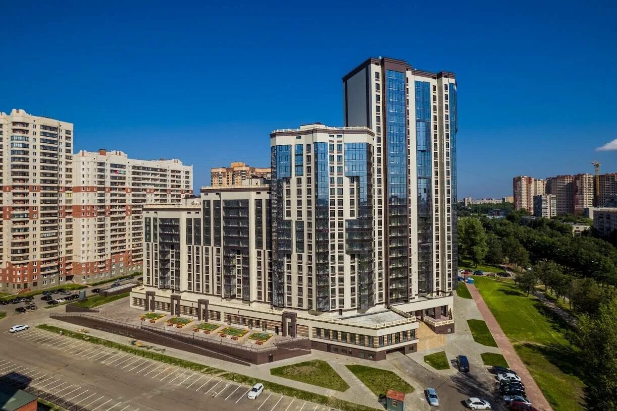 Космонавтов, 63 парижский дворик. Жилой комплекс «гранд фамилия». Жк гранд фамилия. Гранд фамилия на космонавтов. Жк гранд фамилия.