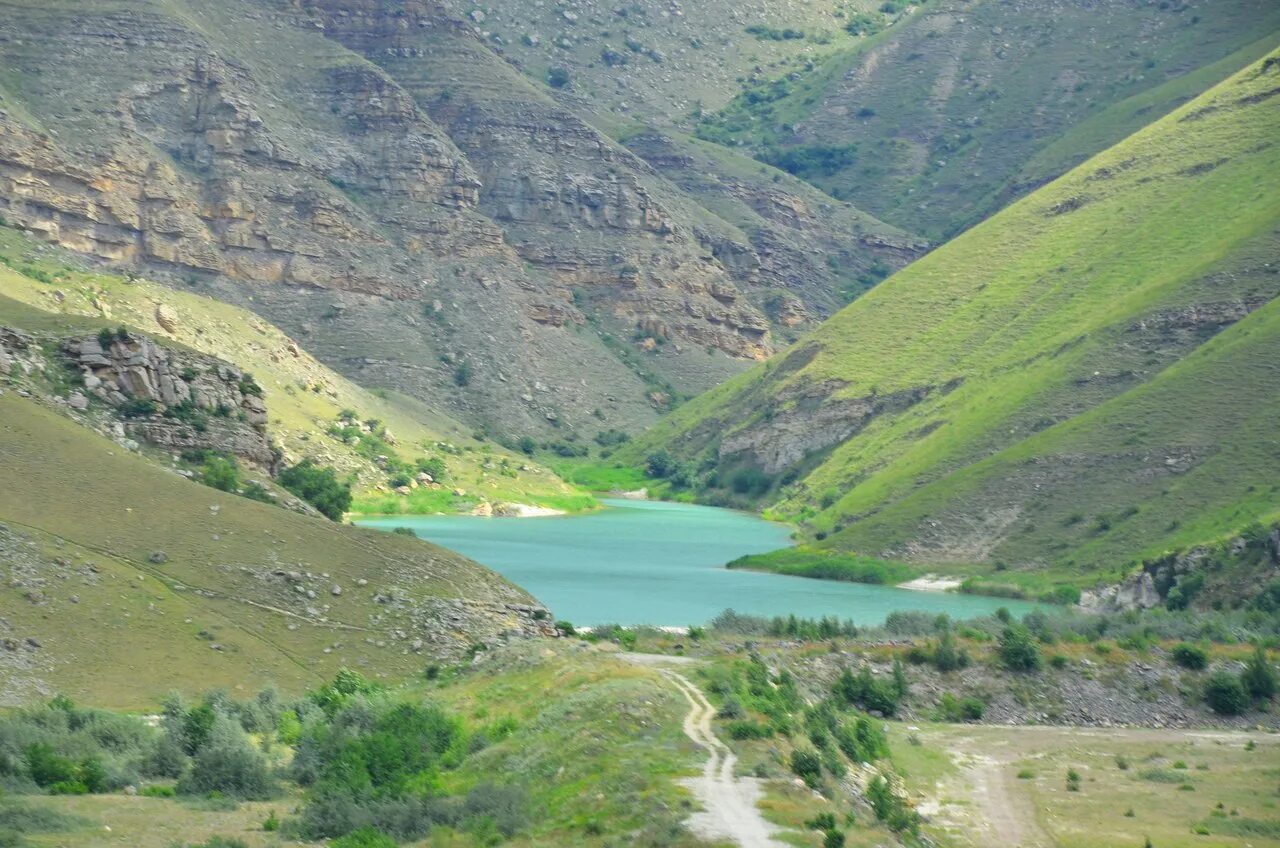 Озеро Гижгит Кабардино Балкария. Село былым Кабардино Балкария. Село былым Эльбрусского района. Озеро в Былыме КБР.