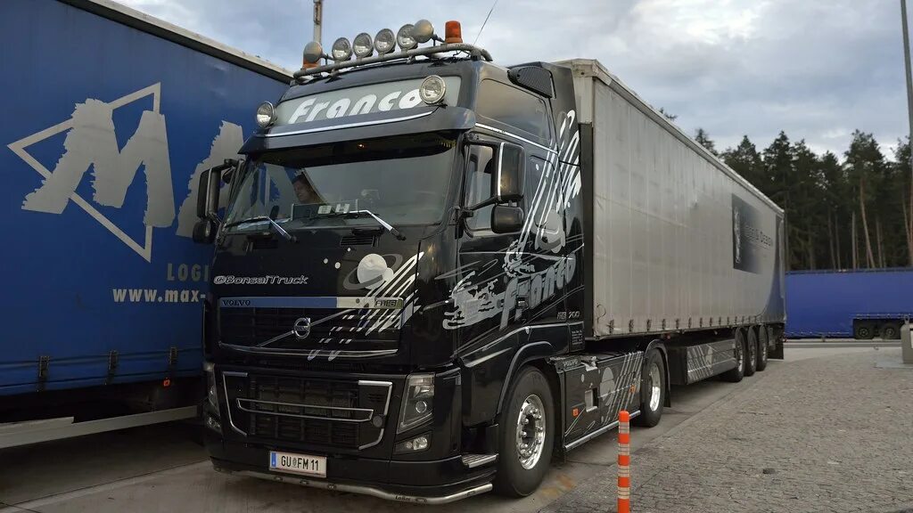 Автопоезд вольво. Volvo FH 700. Вольво fh16 700. Volvo fh16 700 XXL. Вольво фш16 автопоезд.