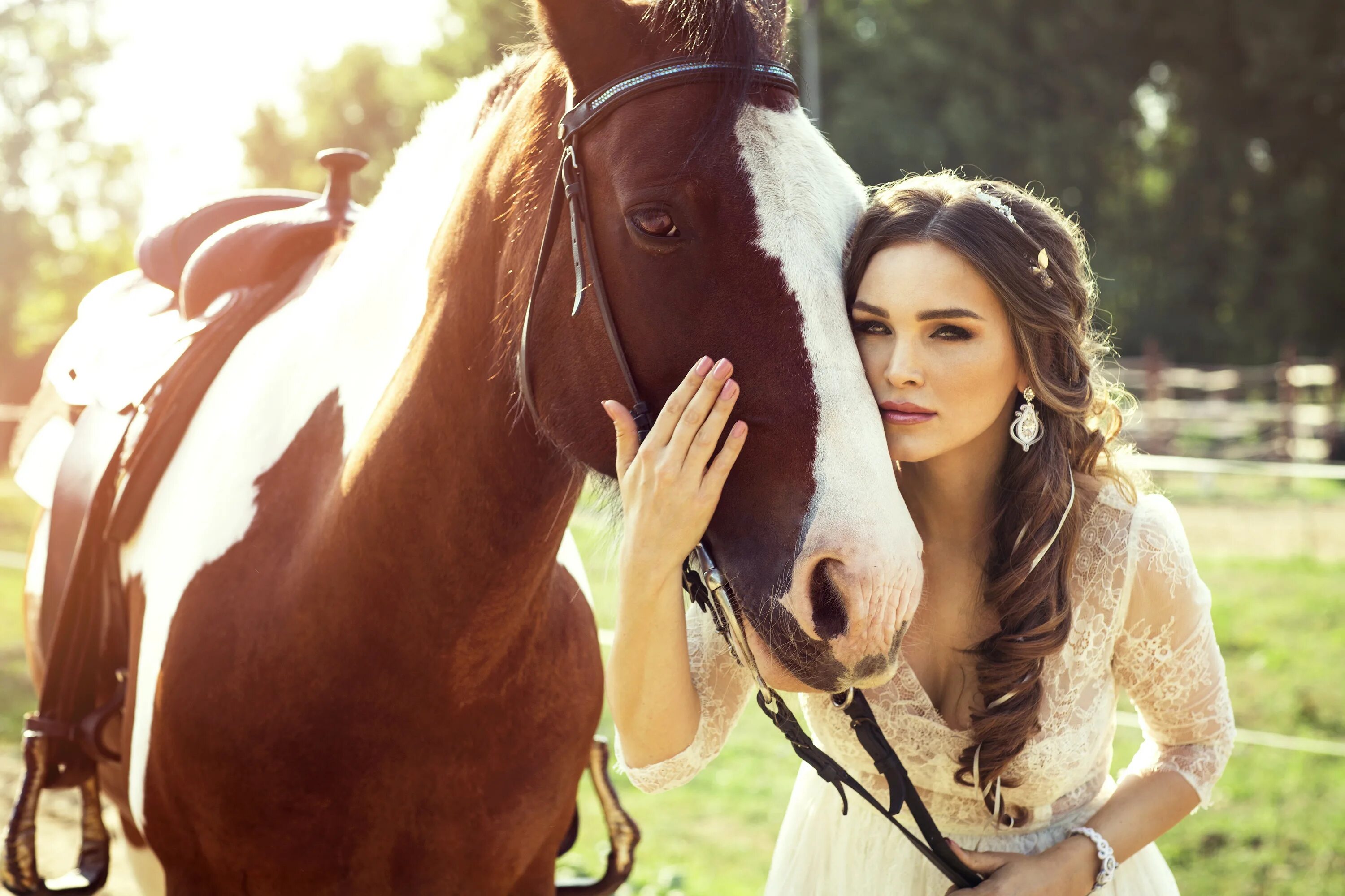 Девушка с лошадью. Красивая фотосессия с лошадью. Девушка на коне. Красивая девушка на коне.