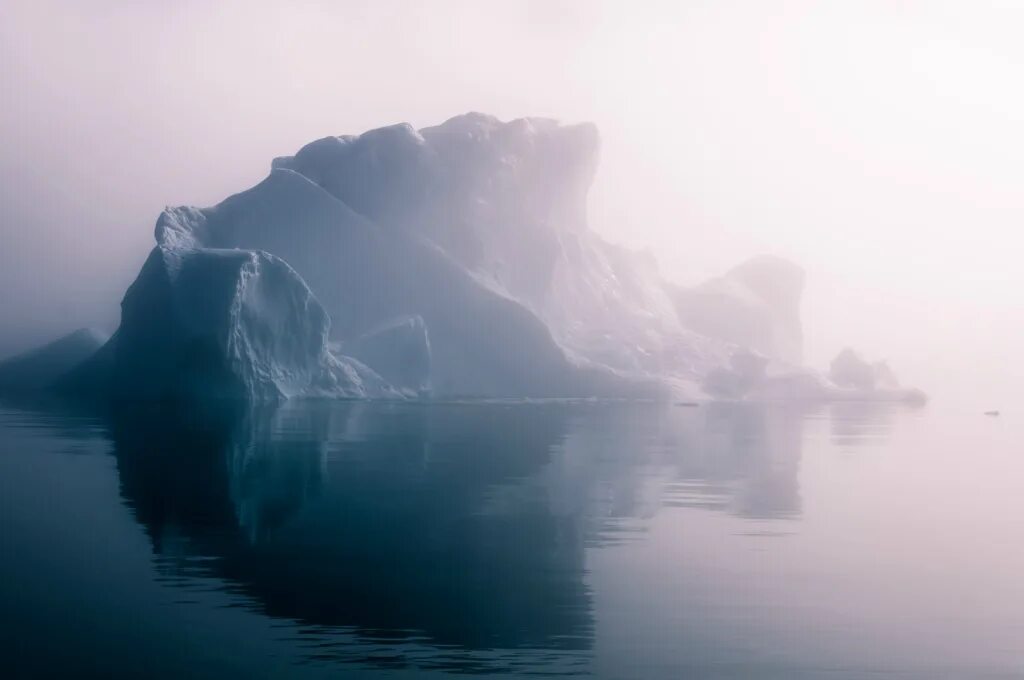 Океаны туманы я буду. Ньюфаундленд остров туман. Северный Ледовитый океан туман. Туман в Арктике. Айсберг в тумане.