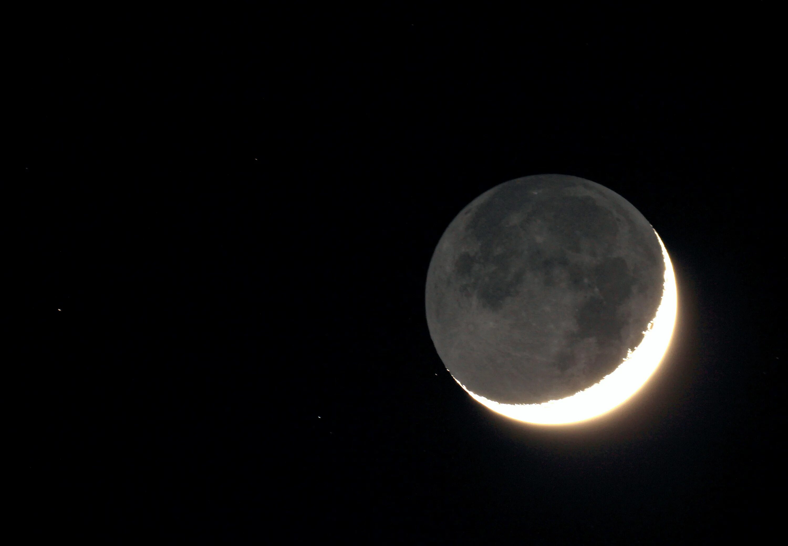 Le lune. Неполная Луна фото. Либрация Луны. 3 Фаза Луны. Wet Moon.