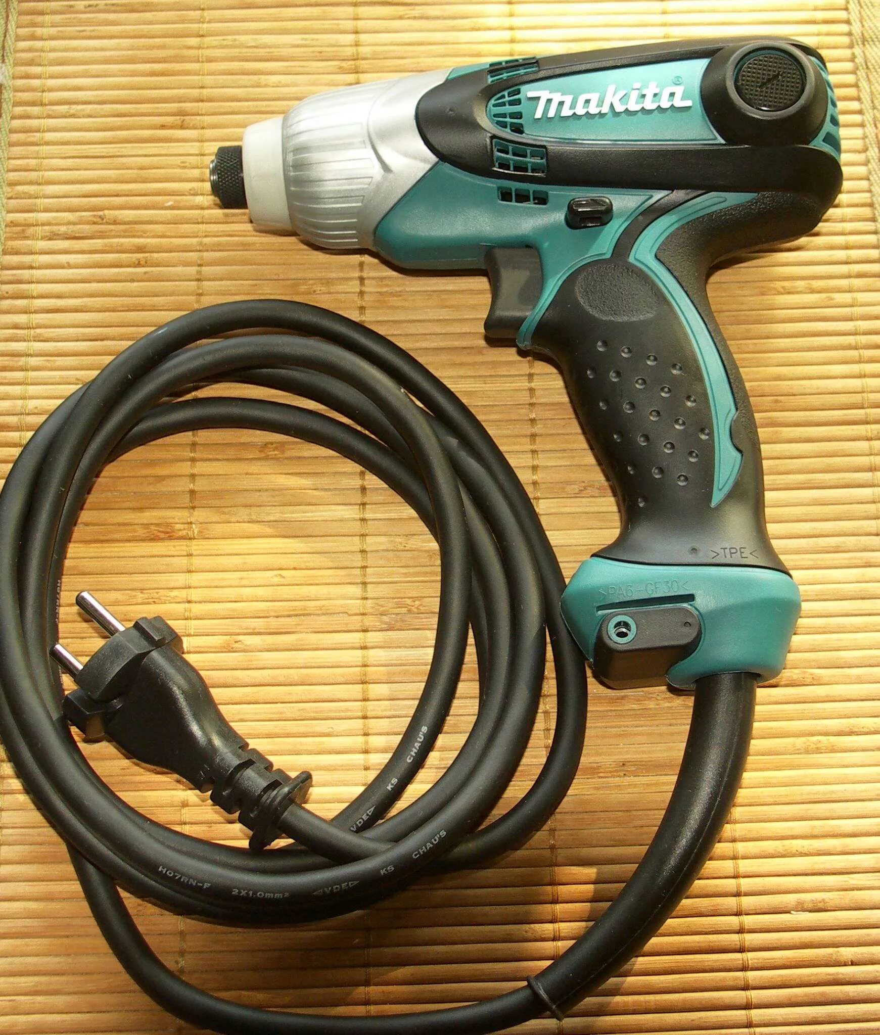 Шуруповерт ударный сетевой makita td0101f. Makita td0101. Гайковерт 1500 нм аккумулятор. Шуруповерт makita td0101. Шуруповерт ударный макита td0101f.