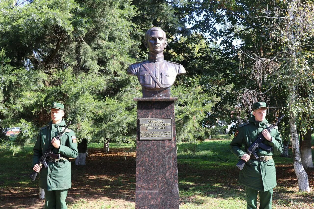 Станица сергиевская краснодарский край. Станица Сергиевская Краснодарский. Станица Сергиевская Кореновский район. Открытие бюста Афанасьевка. 89-Й армянской Стрелковой дивизии памятник в Брюховецкой.