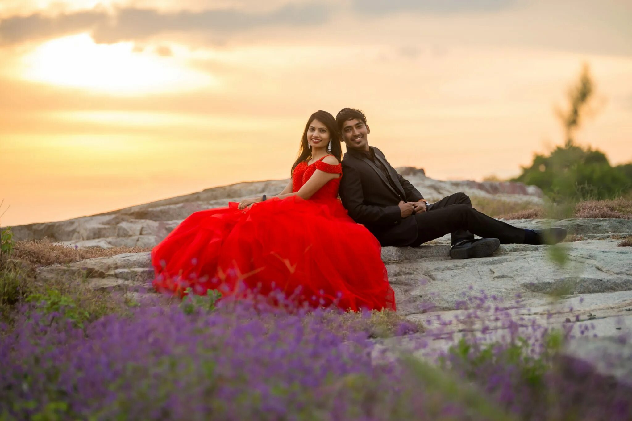 Wedding couple indian. Outdoor wedding. Pre wedding. Wedding photoshoot. Bengali couple.