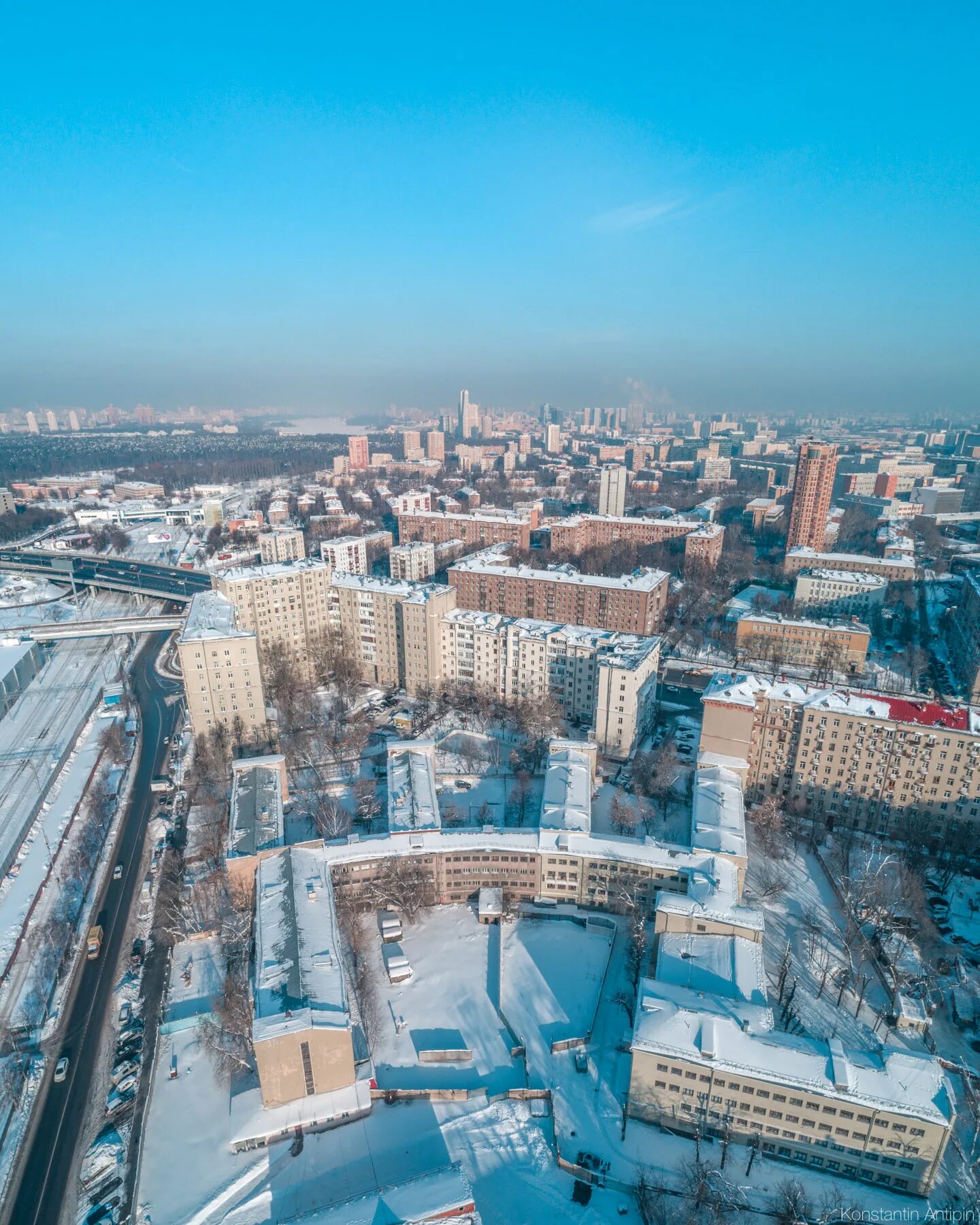 Кремль зарядье. Виды москвы. Вид москвы 2018 год. Московский кремль вид на москву сити. Виды кремля в москве.