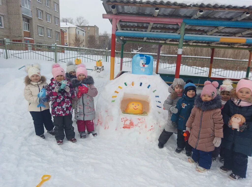 Праздники в детском саду зимой. Зимняя прогулка в детском саду. прогулка в детском саду зимой. снежный городок в детском саду. зимние проекты в детском саду.