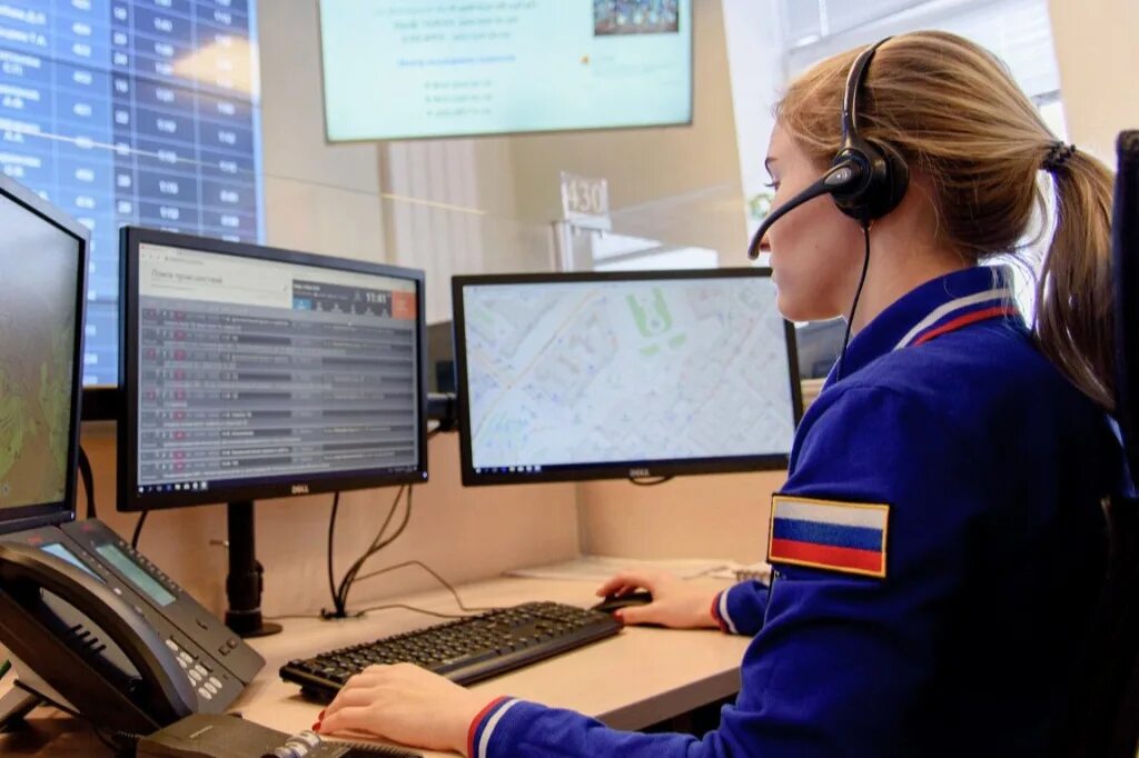 Служба оператора. Оператор системы 112. 112 москва. служба 112 ленинградская область. система 112 картинки.