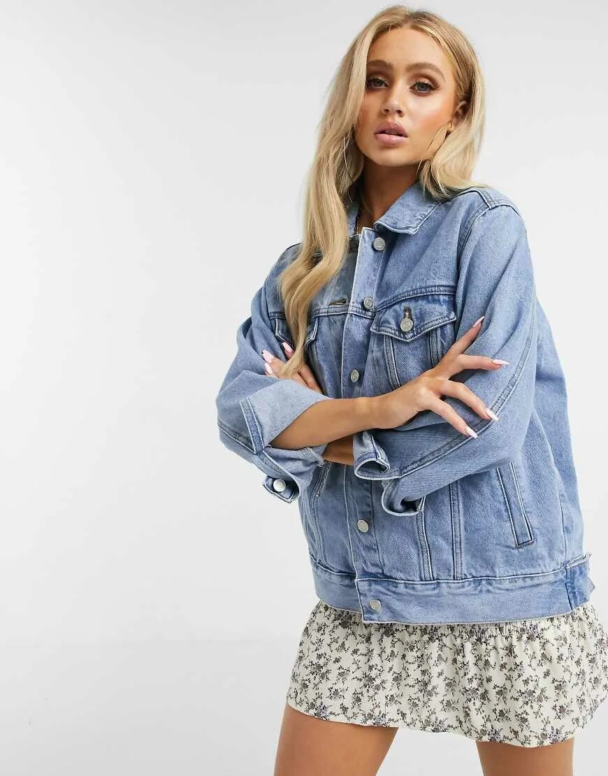 Корейский джинсовка женский 2022. Джинсовка оверсайз женская. Oversize denim jacket. Женская джинсовка оверсайз. Джинсовка оверсайз женская.