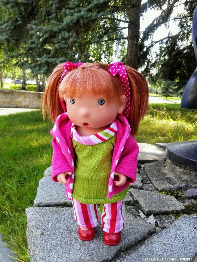 удивленная кукла