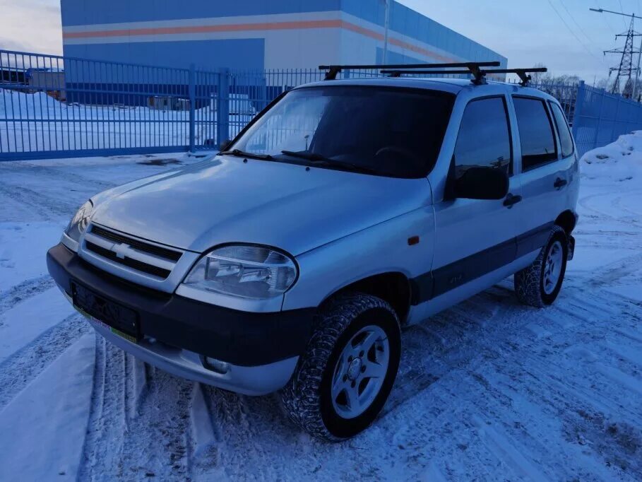 Купить бу шевроле в нижегородской области. Шевроле Нива 2003 серебристый. Chevrolet Niva 2003. Нива Шевроле 2006г. Шевроле Нива в 2003 2005 год зима.