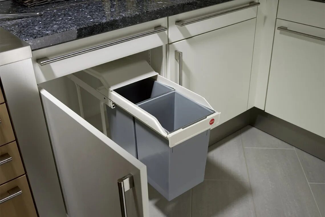 Ведро открывается с дверью. Hailo мусорные ведра выдвижные. hailo multi-box duo. встраиваемое мусорное ведро hailo 16 литров.