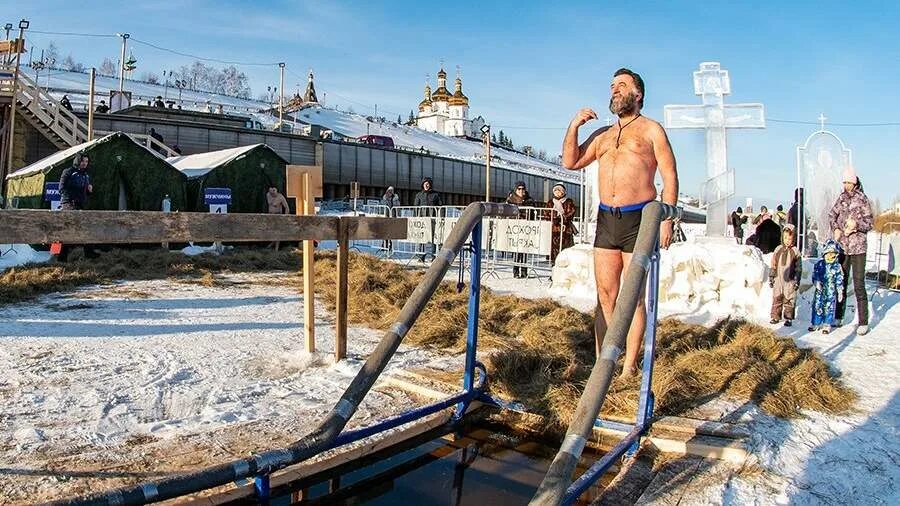 купание в проруби на крещение 2023. купель на крещение. крещение 2023 где купаться. крещение прорубь. крещенские купания.