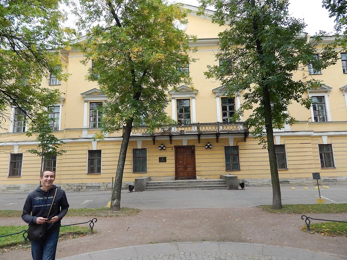 Николаевское училище гвардейских юнкеров. Юнкеров Николаевского кавалерийского училища. Николаевское кавалерийское училище Лермонтов. Николаевское кавалерийское училище памятник.