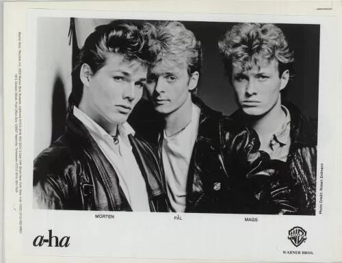 A-ha 1985. A-ha Hunting High and Low 1985. Группа a-ha постеры. Aha 1985 альбом.