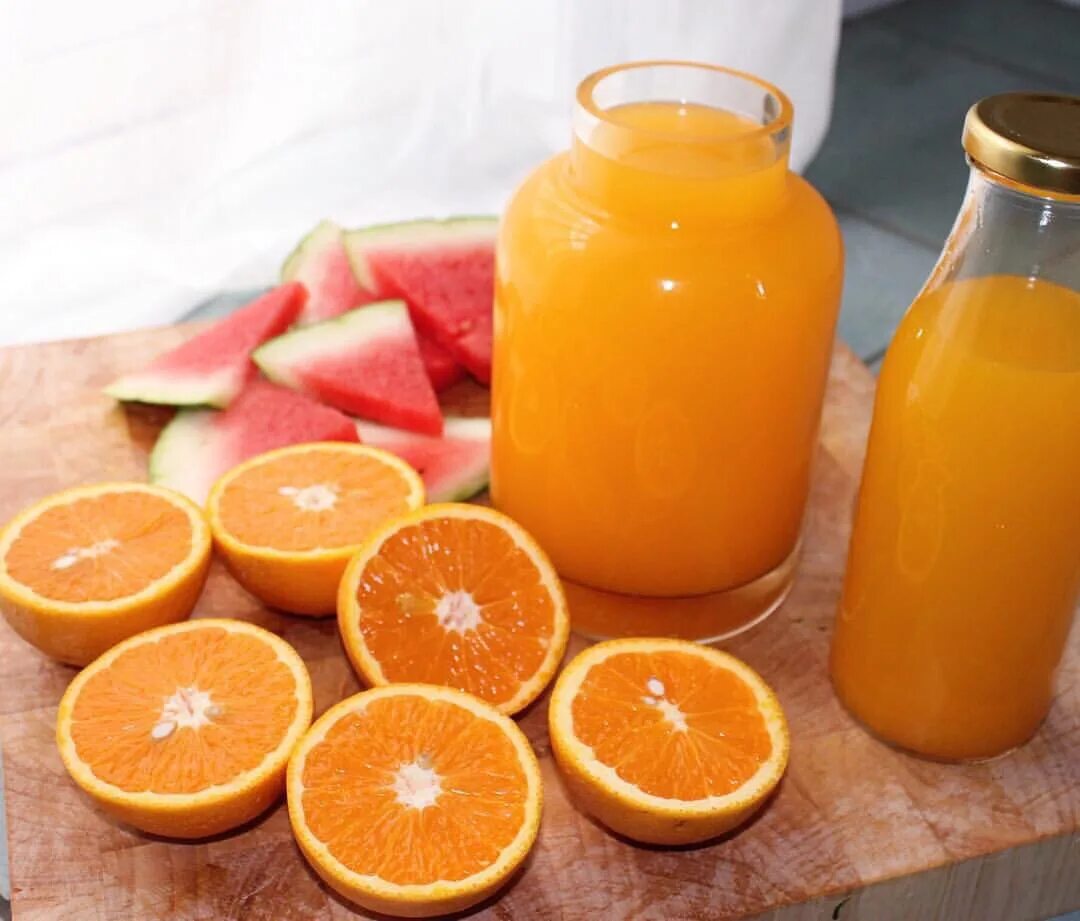 Можно ли сделать сок. Сок из апельсина апельсиновый. Апельсиновый сок Эстетика. Сок апельсиновый в домашних. Сок из апельсинов в домашних условиях.