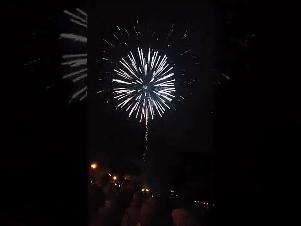 Салют в кизилюрте. Воронеж фото города днем. Салют тв. День города ролик. День города ролик.