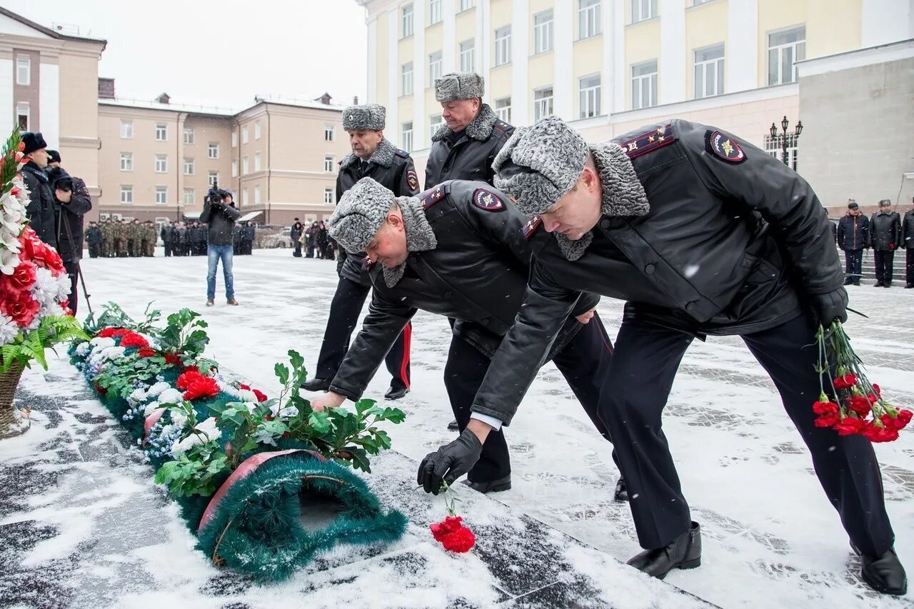 День памяти сотрудников погибших при выполнении служебных. День памяти погибших сотрудников ОВД. Погибшие сотрудники МВД. День памяти сотрудников МВД погибших при исполнении. День погибших сотрудников МВД.