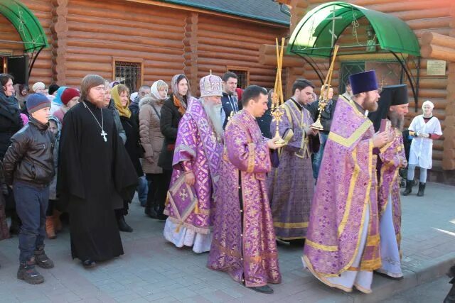 Киево печерских отцов в черемушках. Храм святых Киево Печерских в Черемушках. Настоятель храма всех Киево-Печерских отцов в Черемушках. Храм отцов Киево-Печерских в старых Черемушках. Храм Киево-Печерских отцов в Черемушках духовенство.