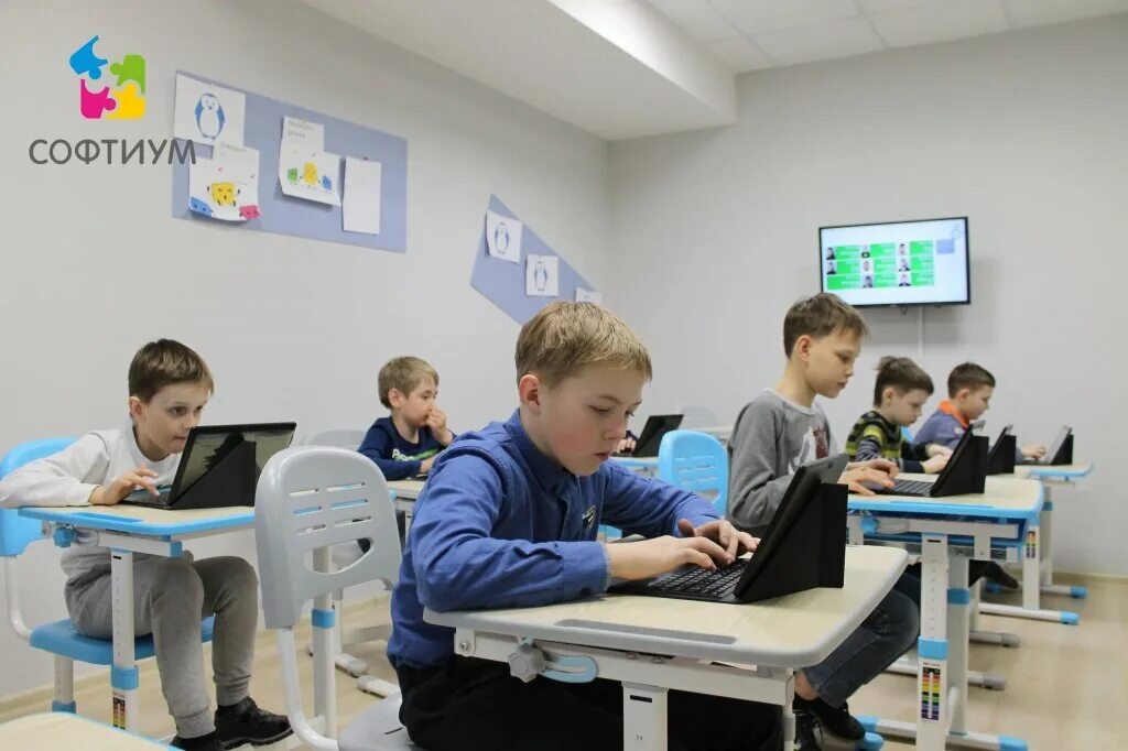 Школа программирования для детей kiberone, анапа. Школы программирования для детей смоленск отзывы. Kiberone школа программирования. Kiber one школа. Школа программирования топ.