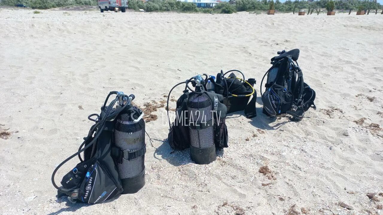 Утонули на матрасе. Нашли детей которых унесло в море на матрасе в крыму. в крыму детей унесло в море на матрасе. дети уплыли на матрасе в крыму. моторист в крыму.