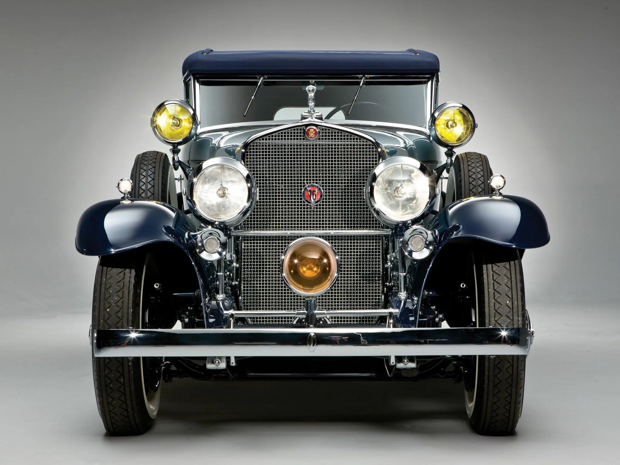 Ретро машины. Старые виды машин. Фольксваген 1932. Cadillac v16 convertible. Bmw 1931.