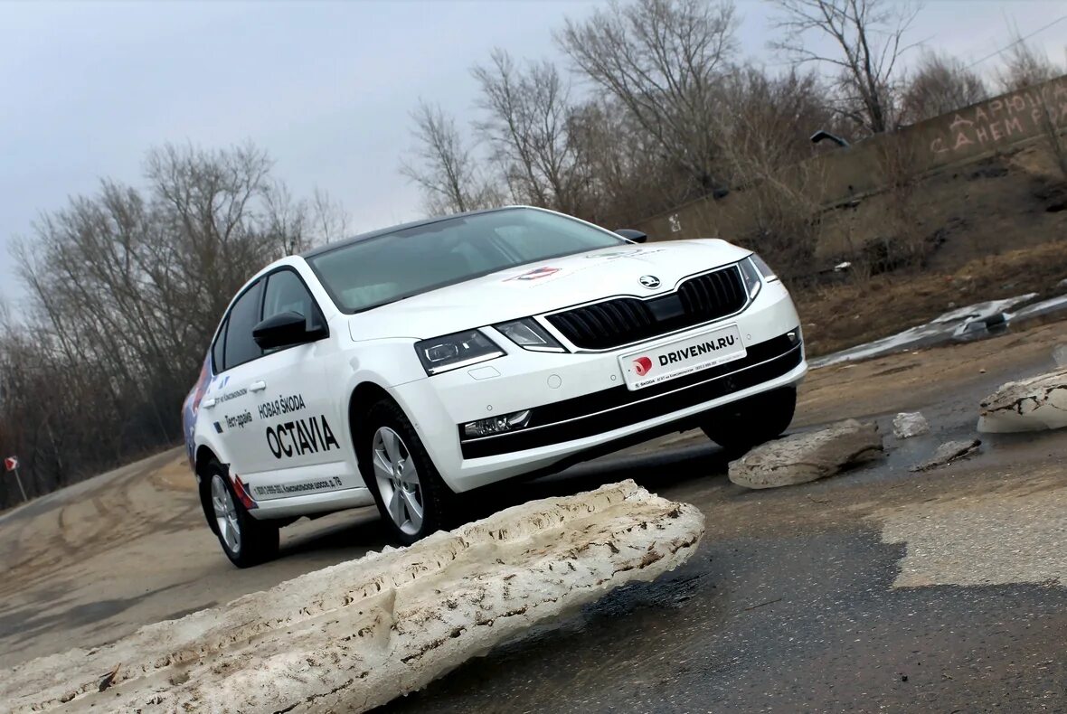 Шкода simply clever машина. Skoda octavia масса. Skoda octavia масса. Skoda octavia масса. Skoda octavia мокрый асфальт.