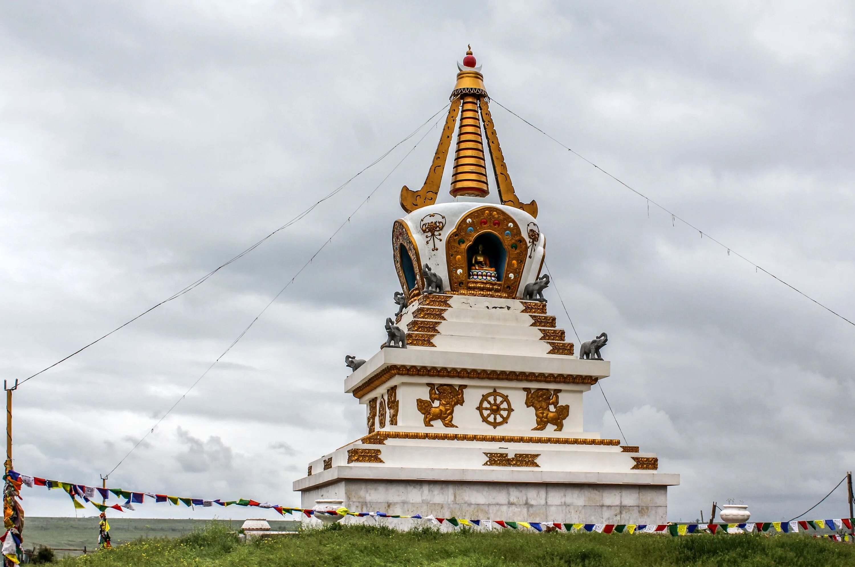 город элиста 9 микрорайон. хурул в элисте. буддизм калмыкия ступа 9 микрорайон элиста. ступа калмыкия на 9 микрорайоне. хурул ступа элиста.