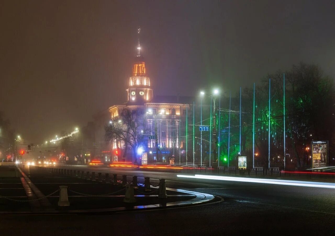 Воронеж сегодня ночью. Площадь ленина воронеж вечером. площадь ленина воронеж ночью. площадь ленина парк воронеж подцветка. площадь воронежа ночью.