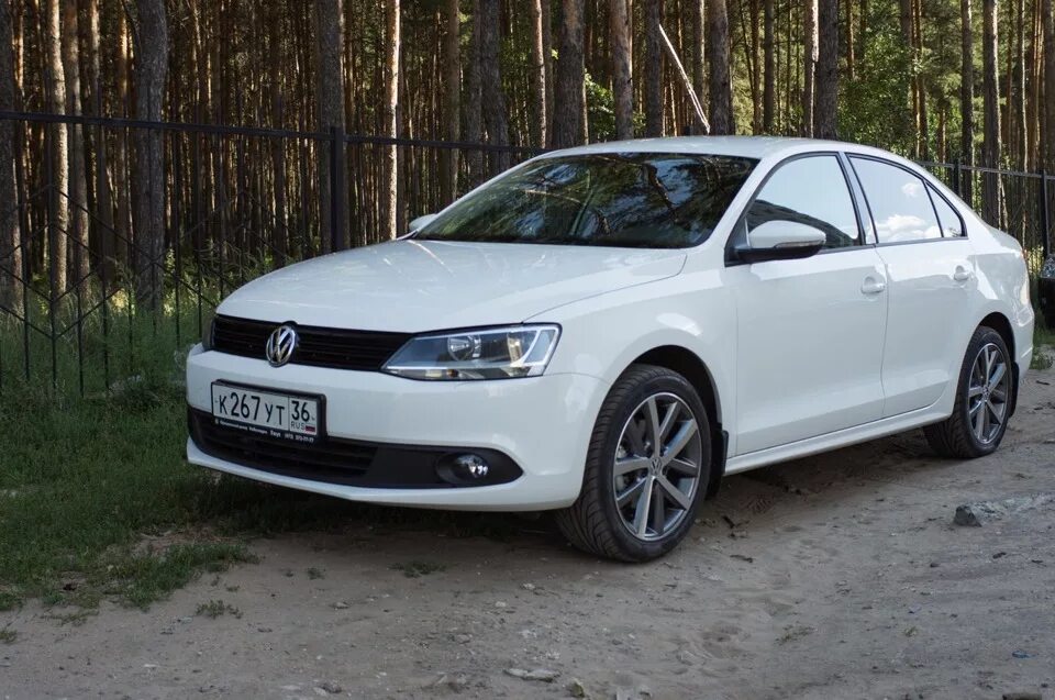 Volkswagen jetta авито. Volkswagen Jetta белая r17. VW Jetta 6 r17. Jetta 6 1.4 TSI. Jetta 6 1.4 TSI 122.