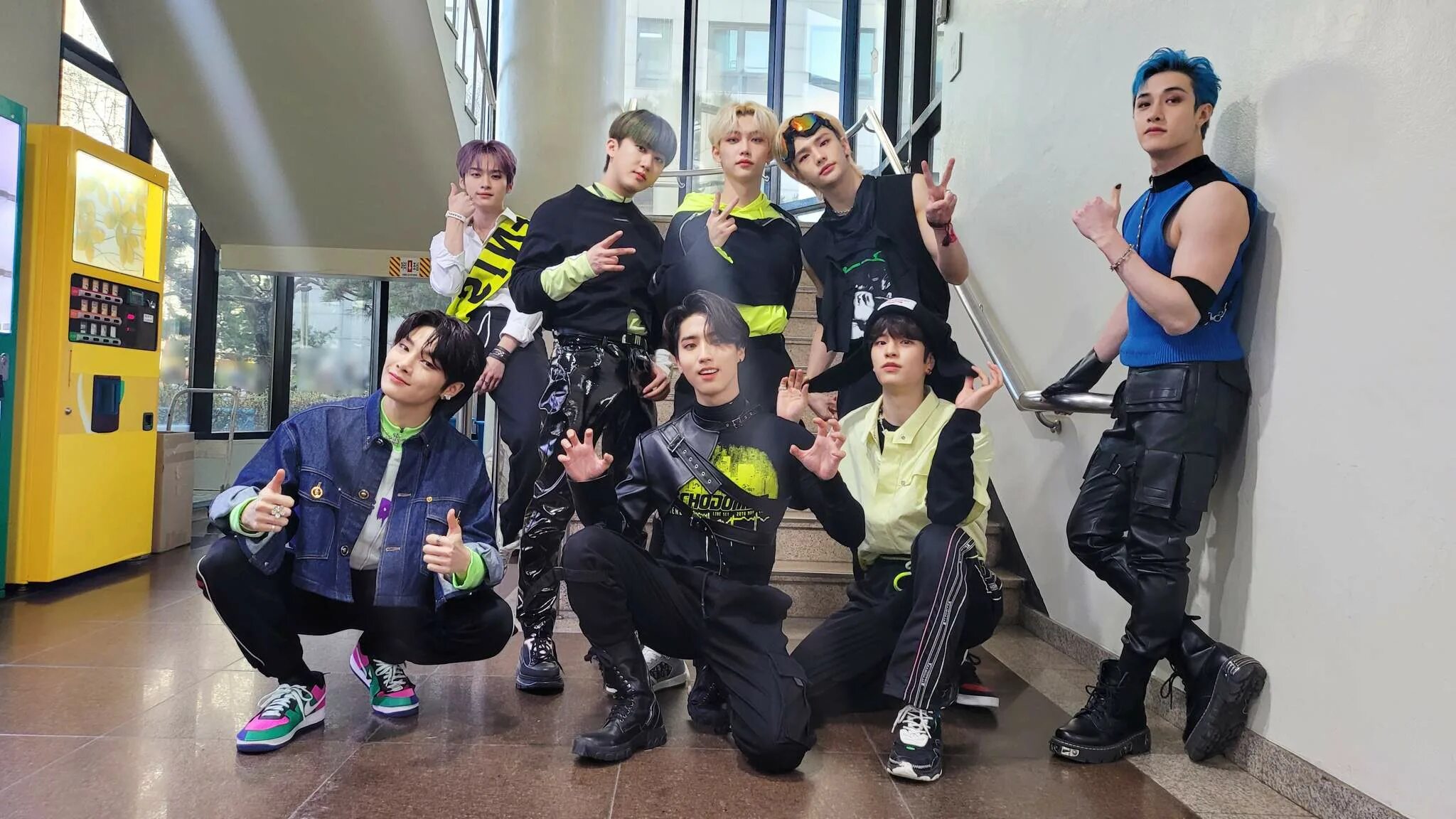 Stray kids 2023 года. Группа Stray Kids 2022. Группа Stray Kids маниак. СТРЕЙ КИД 2023. Группа Stray Kids 2023.