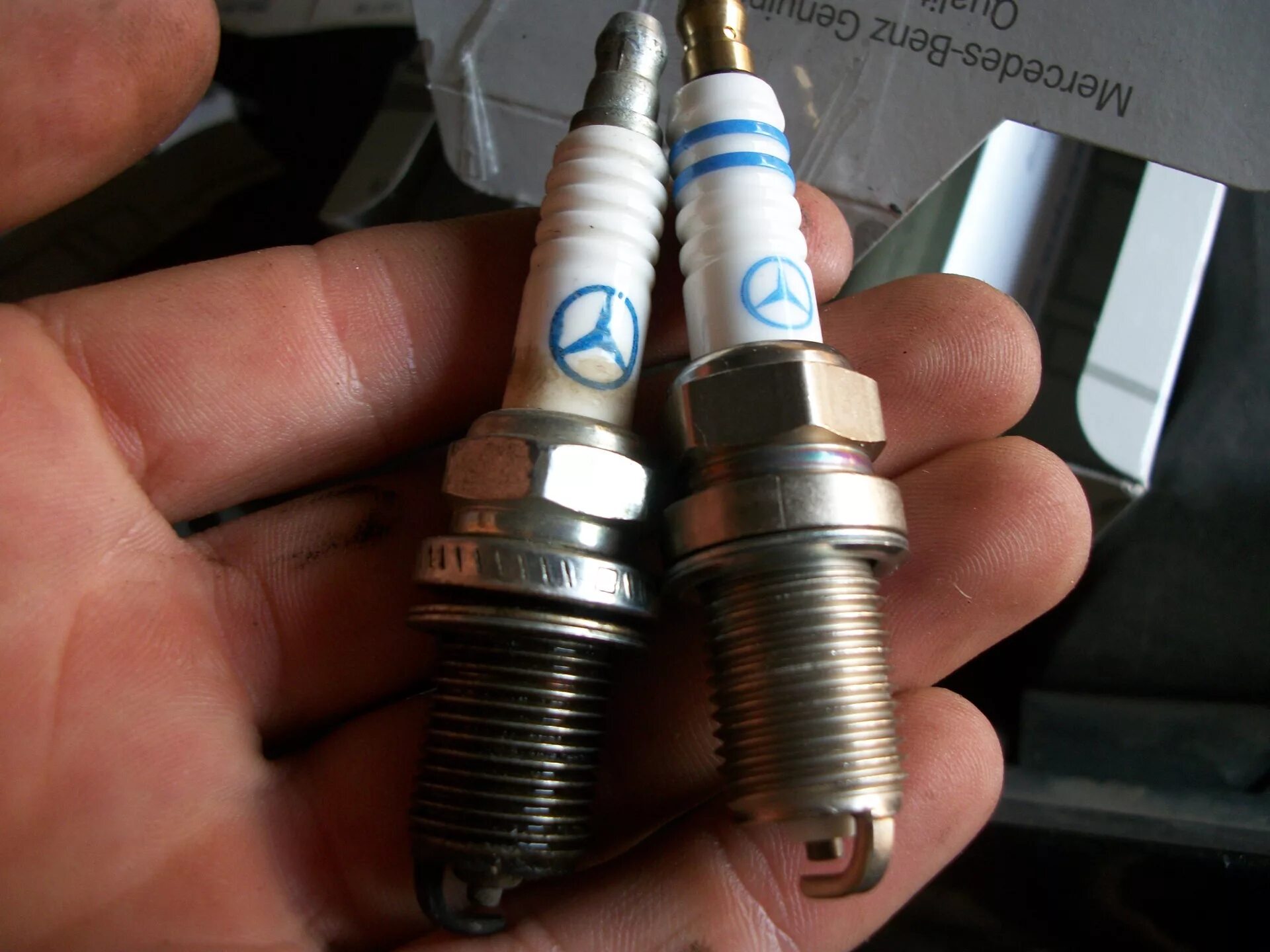 Оригинальный номер свечей зажигания. Bosch 0242235983 свеча. Hyundai/kia 1884611070 свеча зажигания. Свечи лада ларгус 16 клапанов. 8.