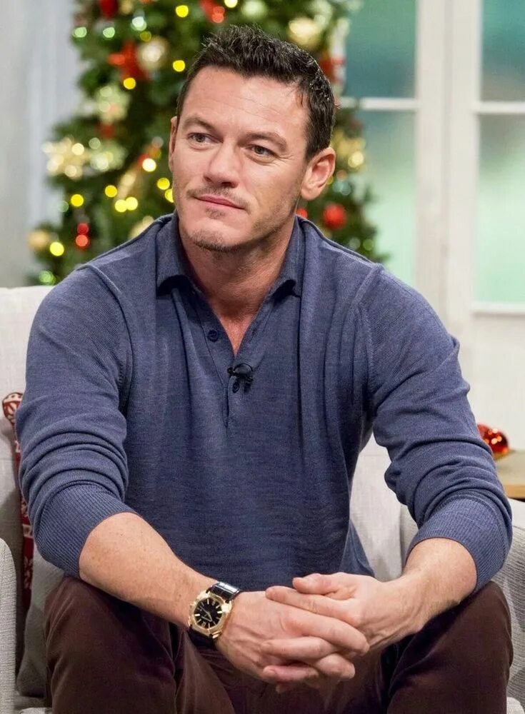 Luke evans. Люк Эванс. Люк Эванс фото. Люк Эванс 2022. Люк Джордж Эванс.