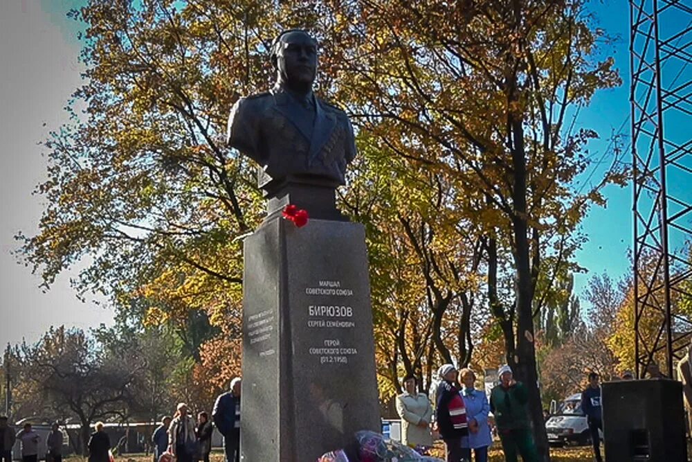 Проспект героев донбасса нижний новгород на карте. Донецк аллея героев бюсты. Герои донбасса. Улица героев донбасса нижний новгород. Проспект героев донбасса план.