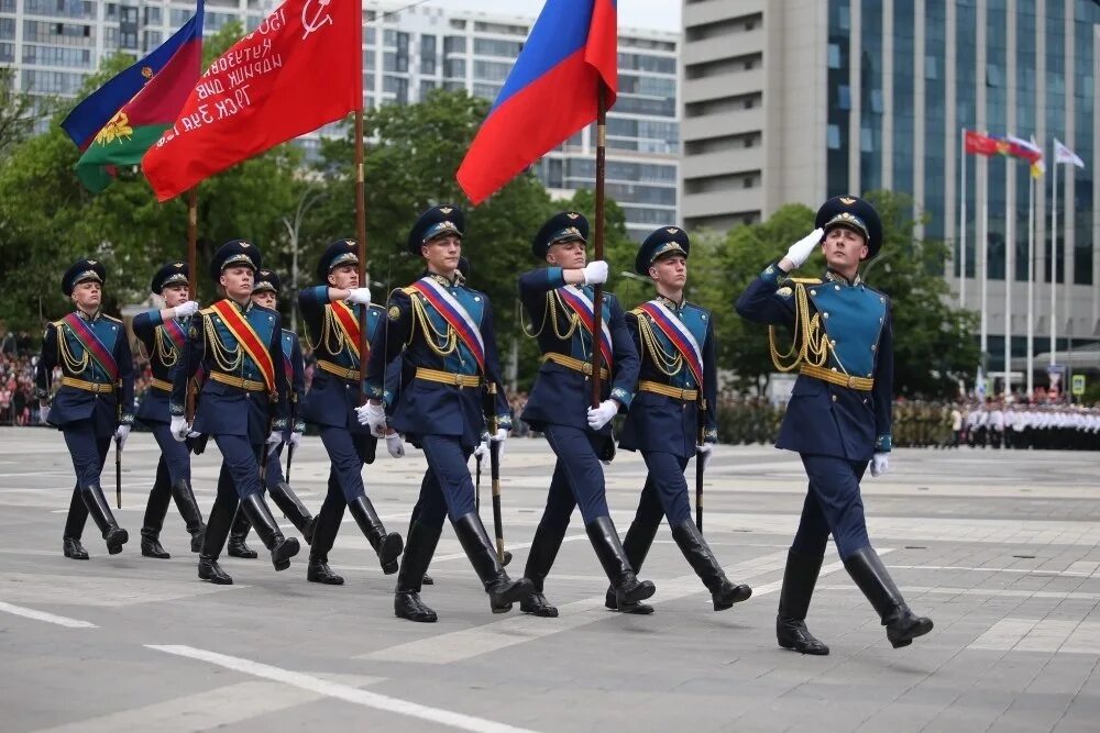 В городе прошло 9 мая. Парад в Краснодаре 9 мая 2022. Парад Победы 9 мая Краснодар. Парад ко Дню Победы в Краснодаре. Торжественный парад 9 мая.