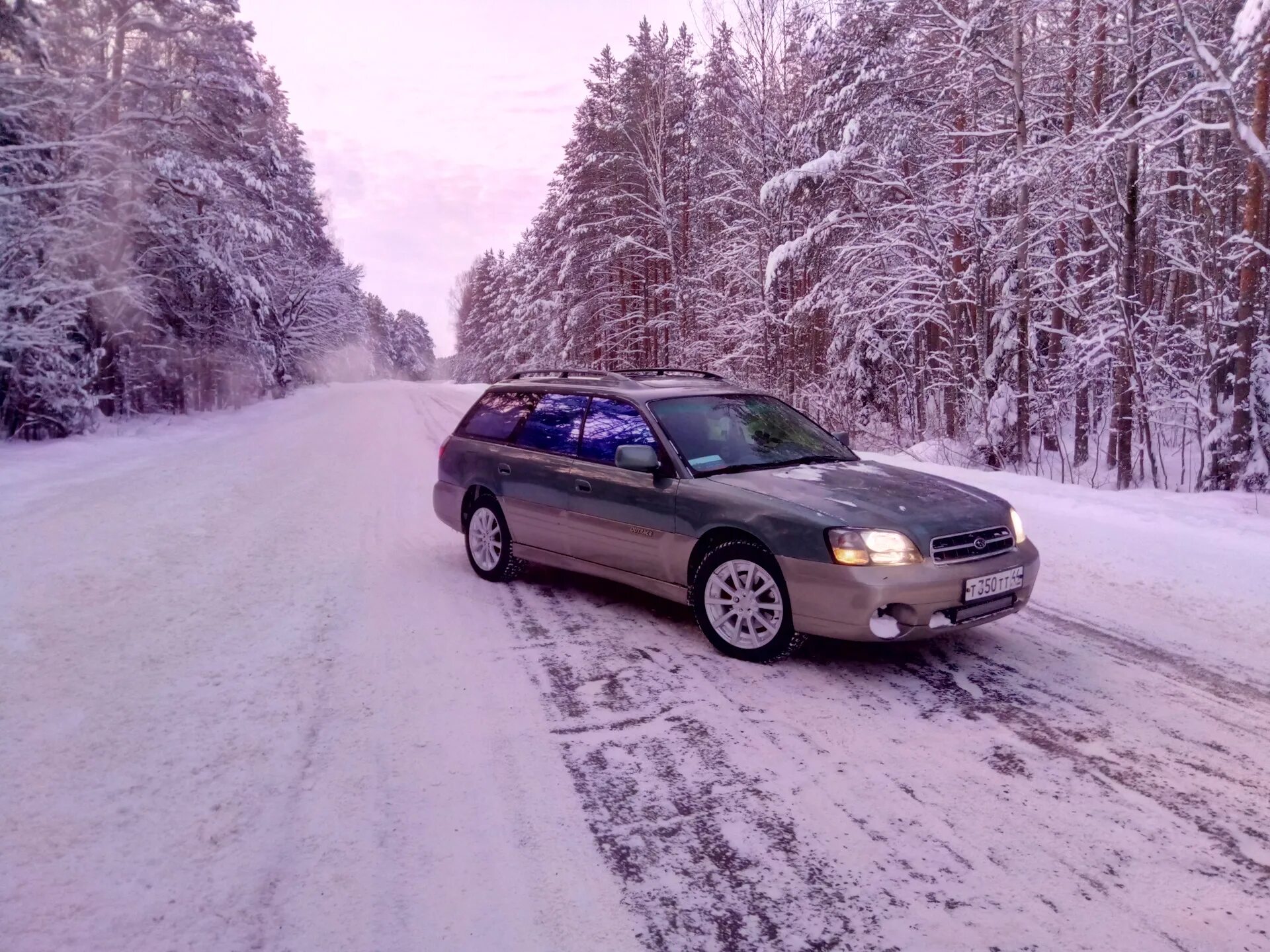 Зима 2000 года. Subaru Outback BH. Subaru Outback STI. Субару Аутбек в заносе. Subaru Outback BH 2002 Tuning.