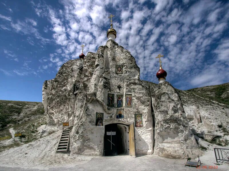 Костомаровский женский монастырь Воронежской. Храм Костомарово Воронежская область. Спасский женский монастырь в Костомарово. Пещерный монастырь в Костомарово. Воронежская область святая