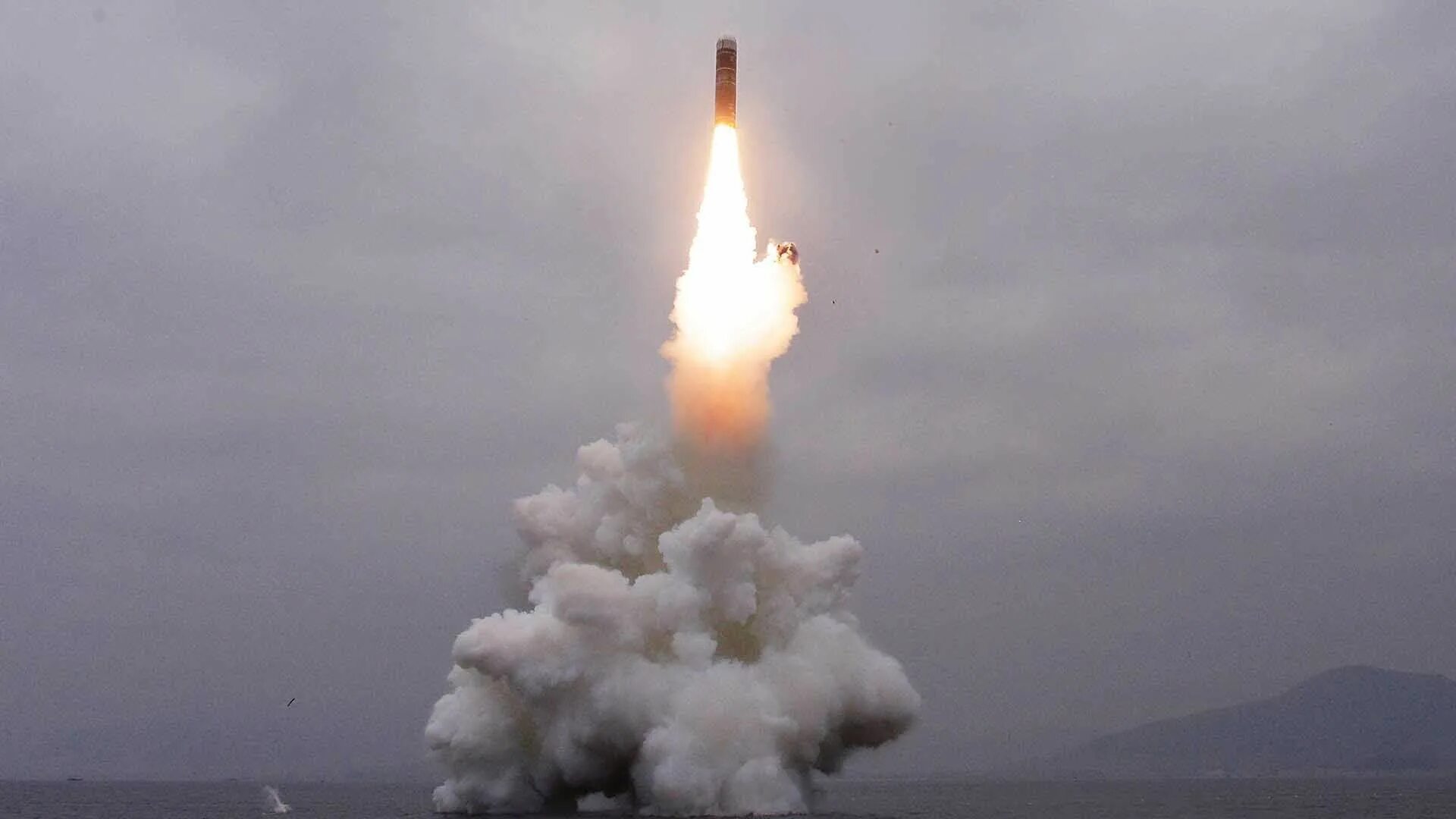 Баллистическая ракета КНДР. Баллистические ракеты Северной Кореи. КНДР новая баллистическая ракета. Северная Корея пуск ракеты.