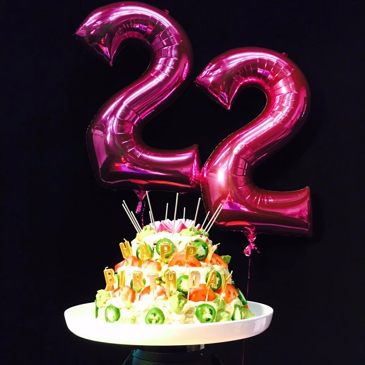 С днём рождения 22 года. Тортик 22 года. Торт на день рождения 22 года. 22 Тортик день рождения.