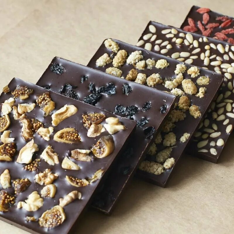 Шоколадные фигурки. Шоколадки ручной работы. Изделия из шоколада ручной работы. Шоколадные цветы. Фигурный шоколад.