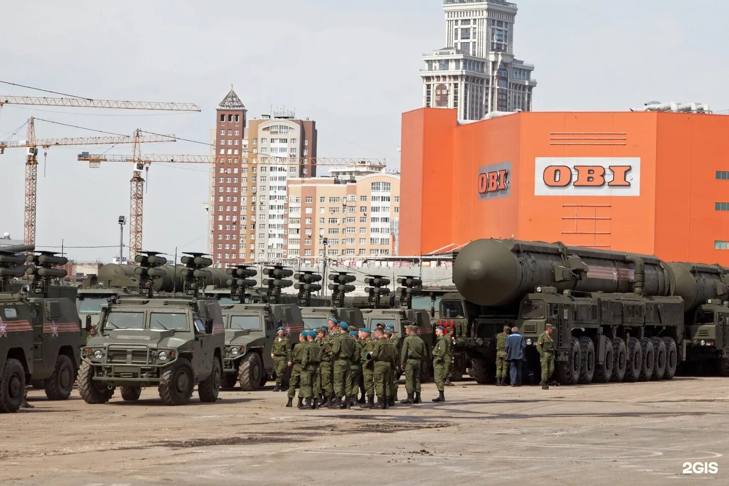 Оби митино. Оби ходынское поле. Оби ходынское поле. Москва авиапарк оби. Obi работает.